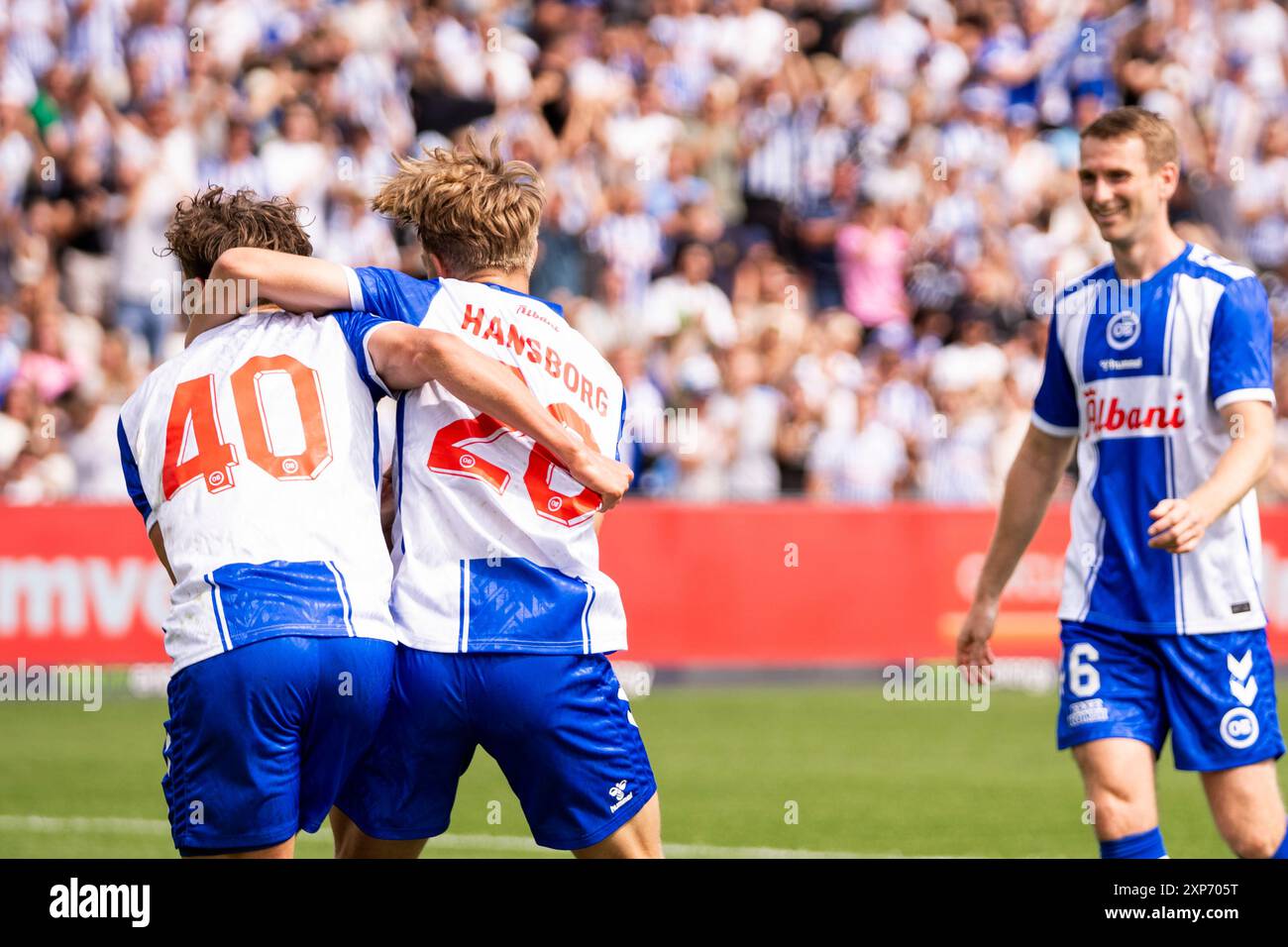 Odense, Dänemark. August 2024. Elias Hansborg-Sorensen (26) von Odense BK erzielt 2-0 und feiert mit William Martin (40) während des NordicBet Liga-Spiels zwischen Odense BK und Randers FC im Nature Energy Park in Odense. Quelle: Gonzales Photo/Alamy Live News Stockfoto