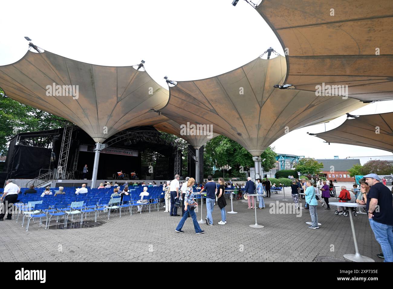 Köln, Deutschland. August 2024. Blick auf die Tanzbrunnen im Rheinpark während des 21. Kölner Musikfestivals. Quelle: Roberto Pfeil/dpa/Alamy Live News Stockfoto