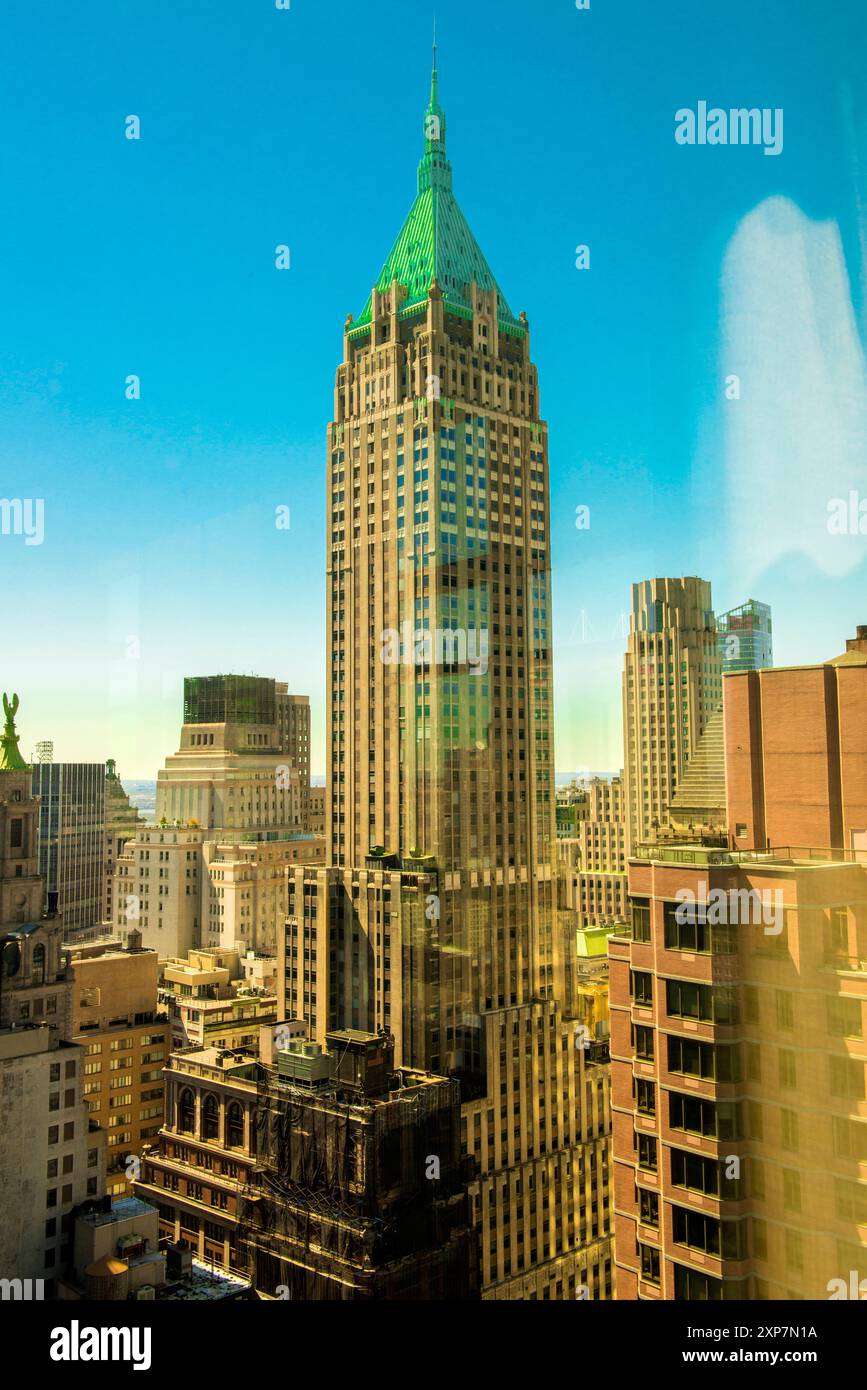 Blick auf Manhattans Skyline Blick auf Manhattans Skyline von einem Skyscraper Dach in der Innenstadt. New York City, New York, USA. New York City Manhattan, Downtown New York Vereinigte Staaten von Amerika Copyright: XGuidoxKoppesxPhotox Stockfoto