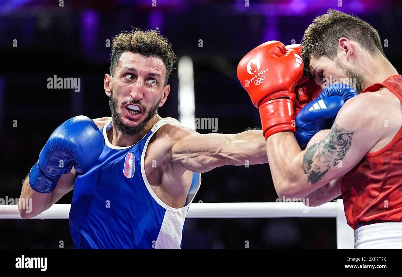 Paris, Frankreich. August 2024. Sofiane Oumiha (L) aus Frankreich tritt mit Wyatt Sanford aus Kanada während des 63 kg schweren Boxhalbfinals bei den Olympischen Spielen 2024 in Paris, Frankreich, am 4. August 2024 an. Quelle: Jiang Wenyao/Xinhua/Alamy Live News Stockfoto