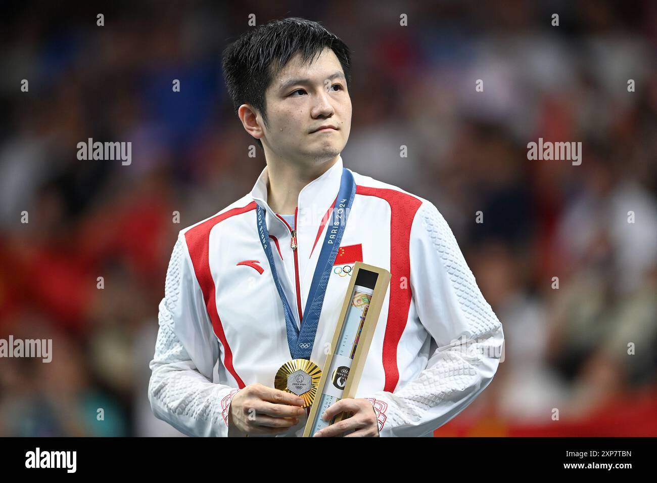 Paris, Fra. August 2023. Goldmedaillengewinner Zhendong Fan des Teams Volksrepublik China posiert auf dem Podium während der Tischtennis Männer Einzelmedaillenzeremonie nach den Tischtennis Männer Einzelspielen am Neuntstag der Olympischen Sommerspiele 2024 in Paris, Frankreich am 3. August 2024. (Foto: Anthony Behar/SIPA USA) Credit: SIPA US/Alamy Live News Stockfoto