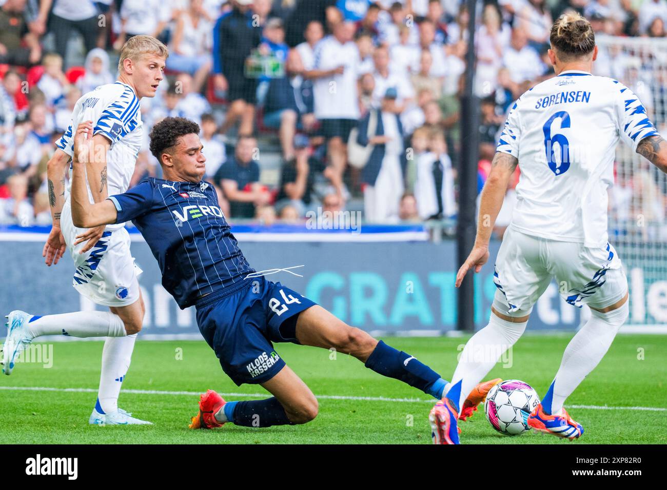 Kopenhagen, Dänemark. August 2024. Magnus Mattsson und Christian Soerensen, FC Kopenhagen und Sabil Hansen, Randers FC während des Superliga-Spiels zwischen dem FC Kopenhagen und Randers FC in Parken am Sonntag, den 4. August 2024. (Foto: Martin Sylvest/Ritzau Scanpix 2024) Credit: Ritzau/Alamy Live News Stockfoto