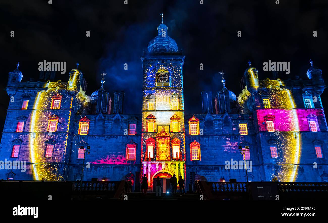 Eröffnungsveranstaltung des Edinburgh International Festivals mit Beleuchtung und Anmation im George Heriots, Schottland, Großbritannien Stockfoto