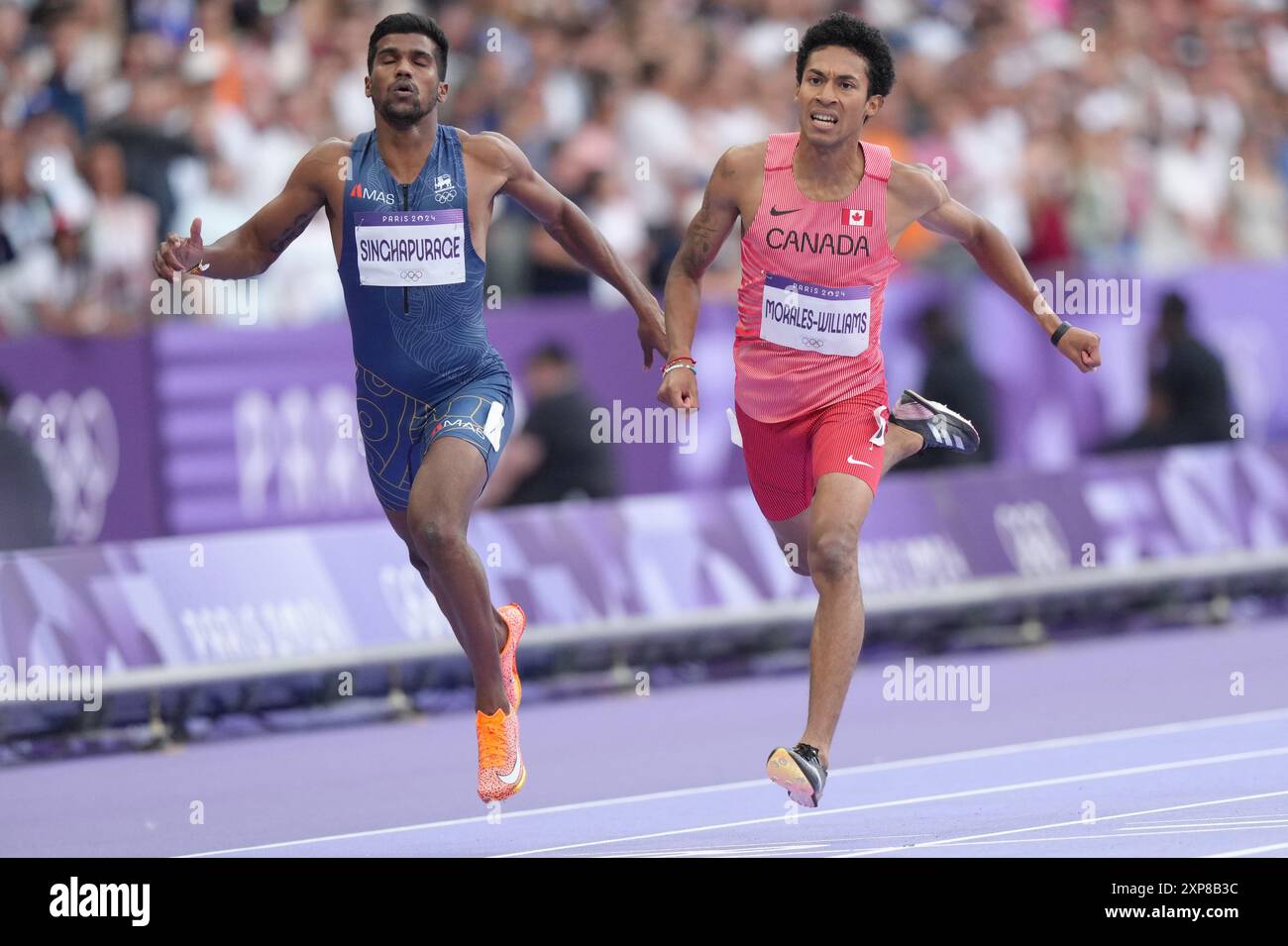 Saint Denis, Frankreich. August 2024. Kanadas Christopher Morales-Williams, links, läuft bei den Olympischen Sommerspielen 2024, Sonntag, 4. August 2024, in Saint-Denis in 400 Meter Hitze. Frankreich. Quelle: The Canadian Press/Alamy Live News Stockfoto