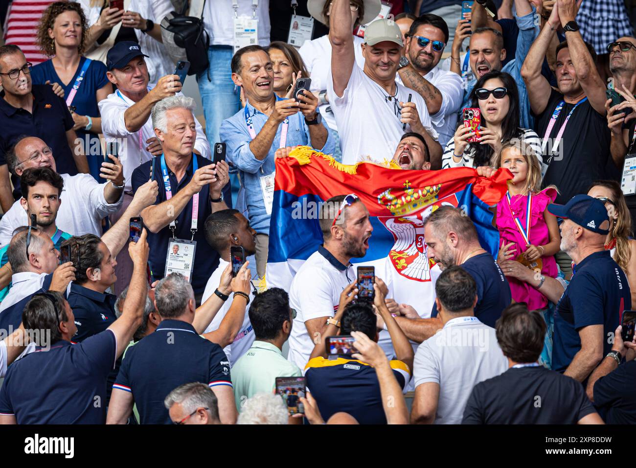 Paris, Frankreich. August 2024. Olympische Spiele, Match für das Tennisfinale der Männer im Singles zwischen dem Spanier Carlos Alcaraz und dem serbischen Novak Djokovic auf dem Mittelfeld von Roland Garros. © ABEL F. ROS Credit: ABEL F. ROS/Alamy Live News Stockfoto