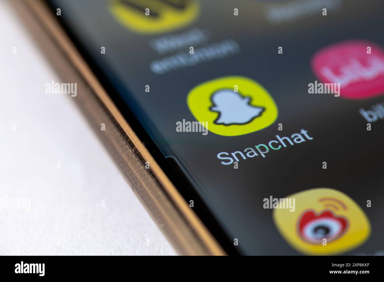 London. UK- 07.28.2024. Die amerikanische Multimedia-Instant Messaging-App Snapchat auf einem Android-Telefon isoliert auf einem weißen Hintergrund. Stockfoto