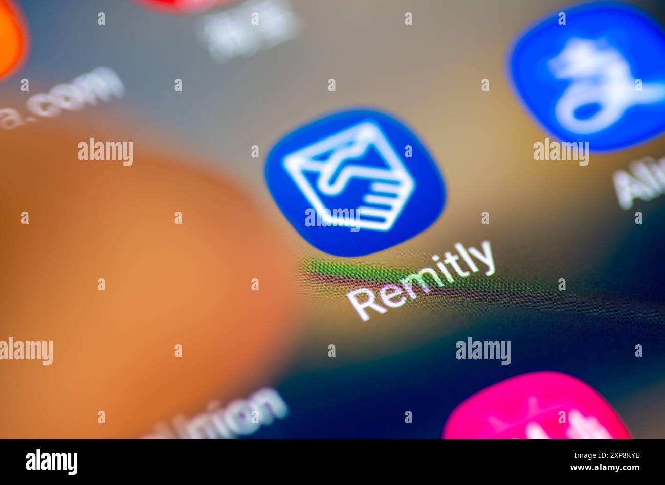 London. UK- 07.28.2024. Die amerikanische Online-Überweisungsdienst-App Remitly auf dem Bildschirm eines Mobiltelefons. Stockfoto