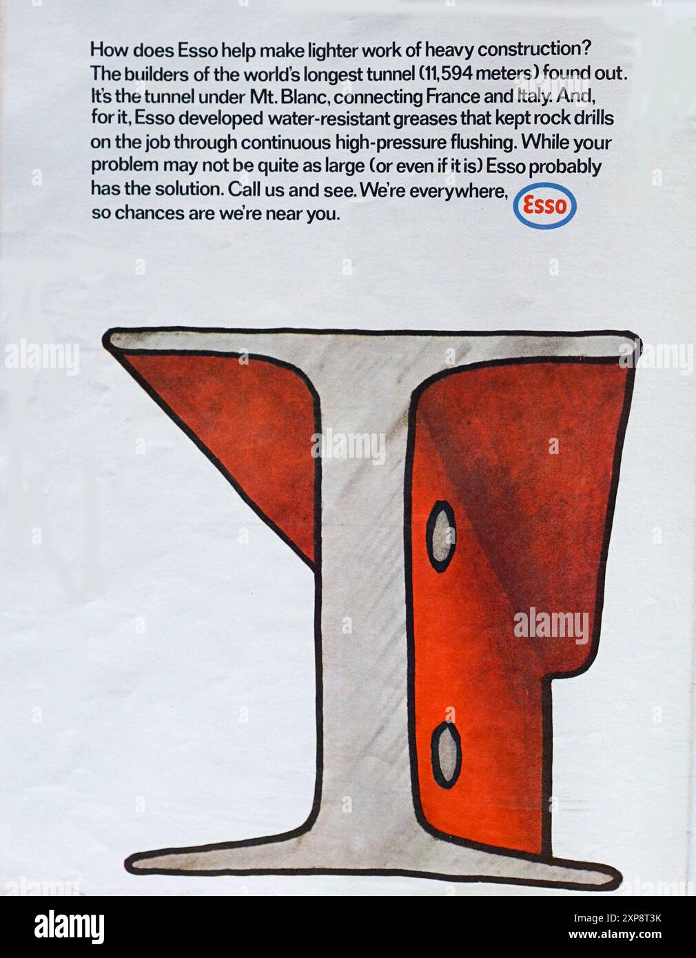 Eine Vintage-Werbung für ESSO aus dem Jahr 1965, in der ihre innovativen Baulösungen während des Baus des Mount Blanc-Tunnels hervorgehoben werden. Stockfoto