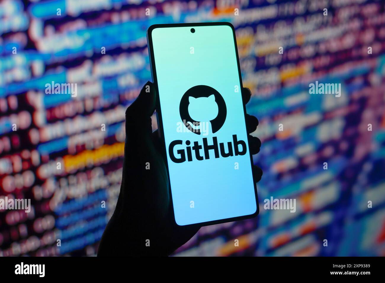In dieser Abbildung wird das GitHub-Logo auf einem Smartphone-Bildschirm angezeigt. Stockfoto