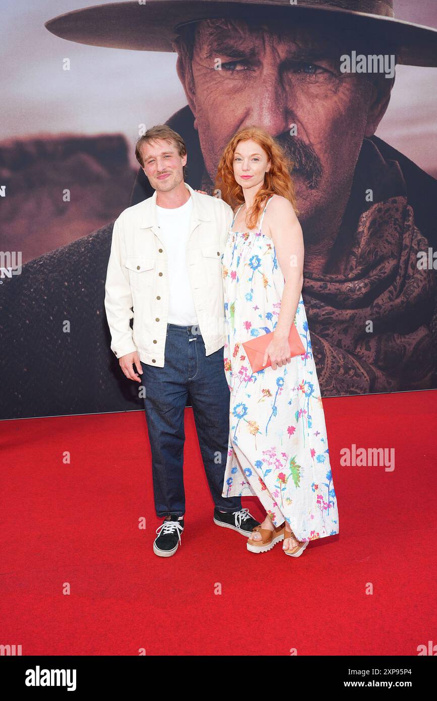 Max Montgomery und Marleen Lohse bei der „Horizon“ Filmpremiere am 4.08.2024 in Berlin Stockfoto