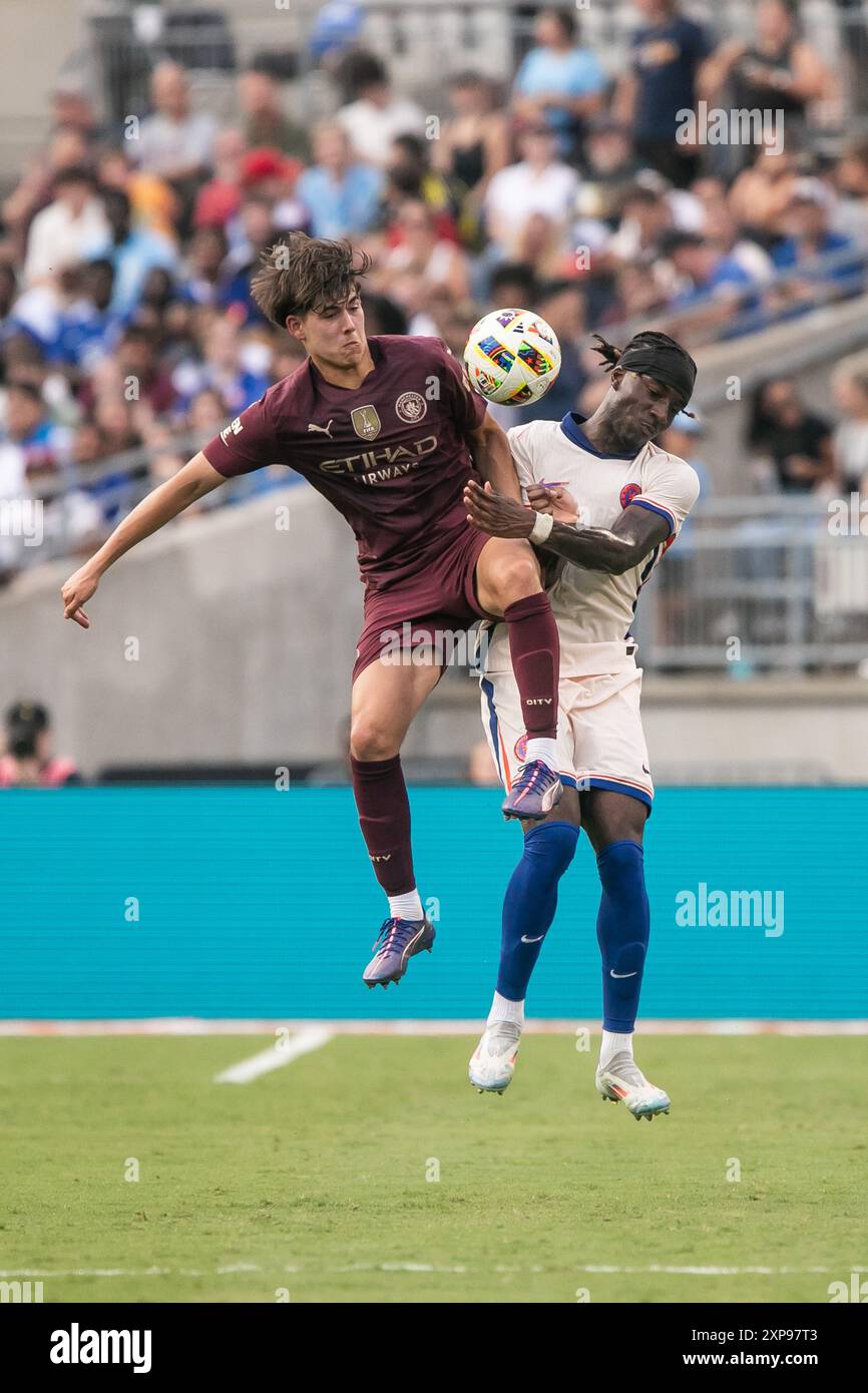 Columbus, Ohio, USA. August 2024. Manchester City Verteidiger Tom Galvez (74), Chelsea Stürmer Noni Madueke (11). Manchester City spielt Chelsea FC in einem internationalen Freundschaftsspiel im Ohio Stadium. Quelle: Kindell Buchanan/Alamy Live News Stockfoto