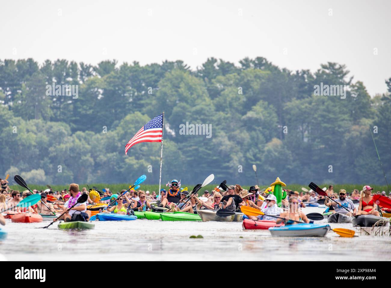 Wausau, Wisconsin, USA - 27. Juli 2024: Zehnter jährlicher Paddelbummel auf Lake Wausau, Panorama Stockfoto