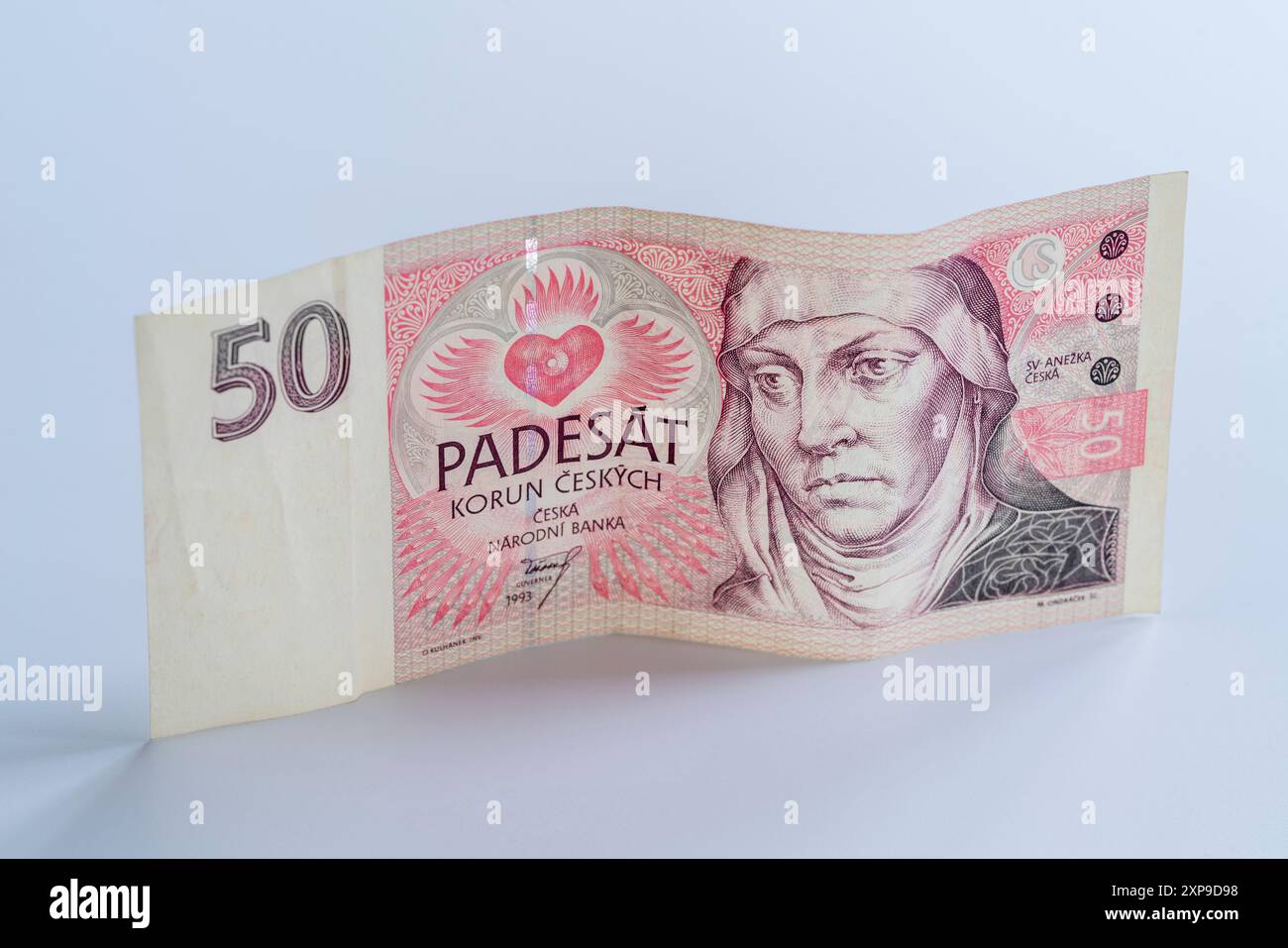 Eine nicht mehr gültige/gelaufene tschechische 50-Kronen-Banknote, die Agnes von Böhmen auf der Vorderseite darstellt, gedruckt 1993 Stockfoto