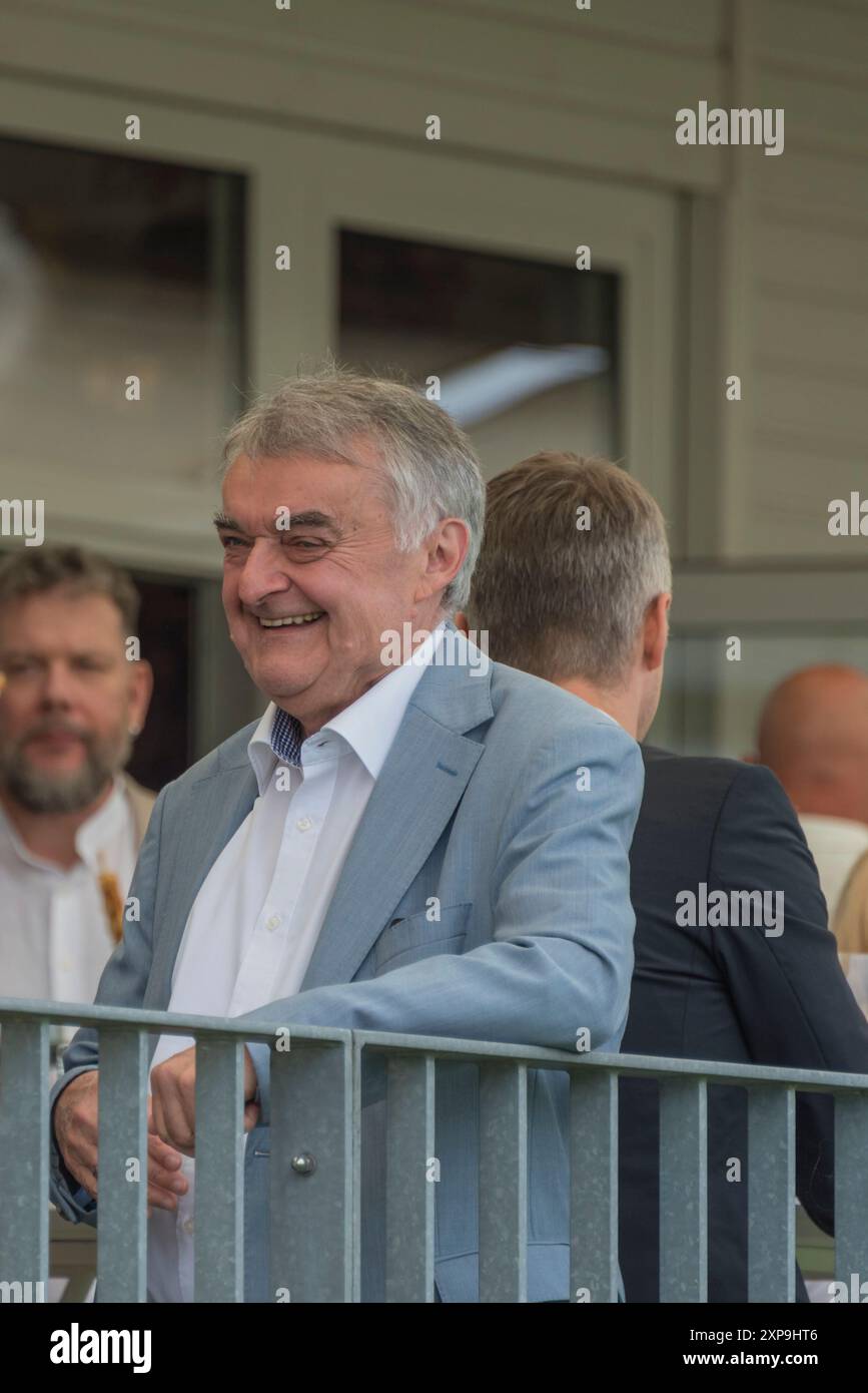 Herbert Reul, CDU, Innenminister von Nordrhein-Westfalen, Deutschland, beim Pferderennen „Henkel Preis der Diana“, Grafenberg, Düsseldorf Stockfoto