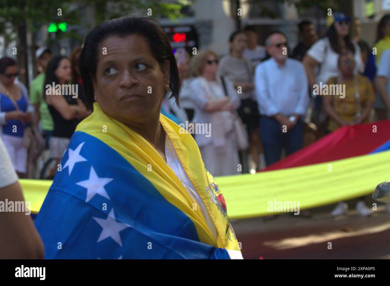 Spanien. August 2024. Dutzende Venezolaner, die in Asturien leben, versammelten sich in Gijon für den weltweiten Aufruf zur Unterstützung Venezuelas und gegen Maduros Repression. (Foto: Mercedes Menendez/Pacific Press/SIPA USA) Credit: SIPA USA/Alamy Live News Stockfoto