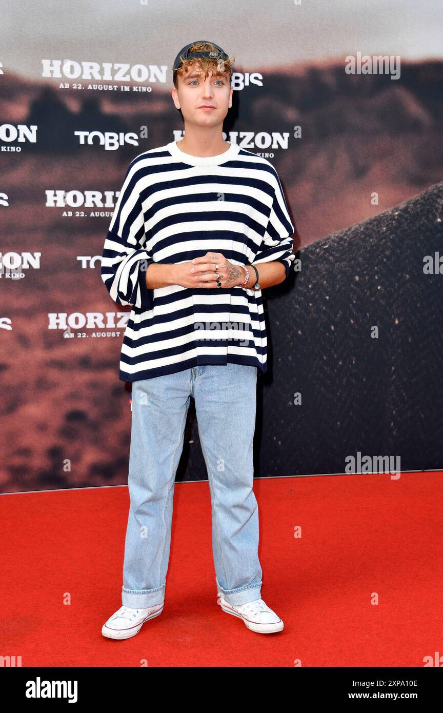 Jonas Wuttke bei der Deutschlandpremiere des Kinofilms 'Horizon' im Zoo Palast. Berlin, 04.08.2024 Stockfoto