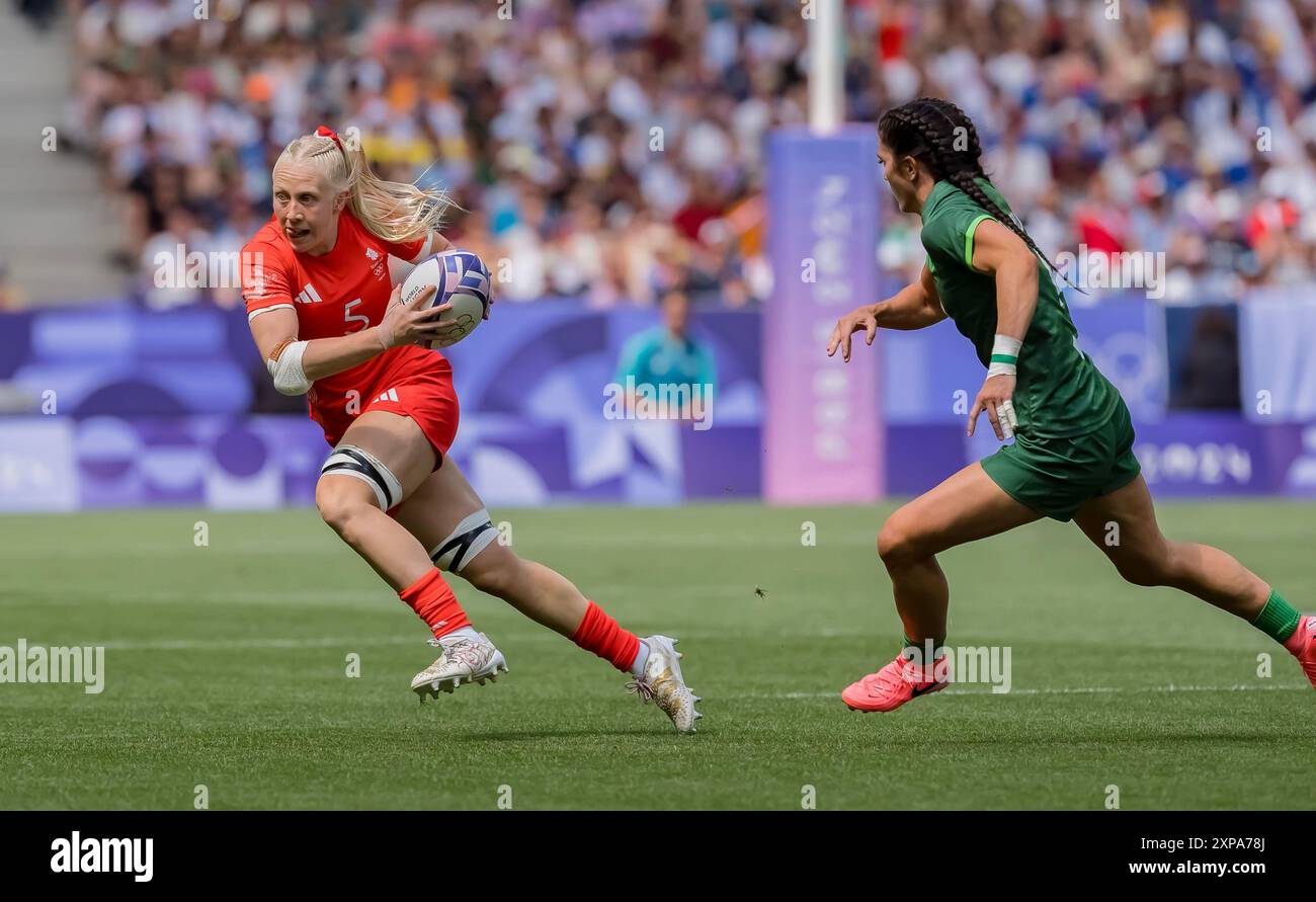 Paris, Ile de France, Frankreich. Juli 2024. Heather Cowell (GBR) (5) läuft mit dem Ball während des Spiels der Frauen im Rugby Seven Pool B gegen das Team Ireland (IRL) im Stadion Sade de France während der Olympischen Sommerspiele 2024 in Paris. (Kreditbild: © Walter Arce/ZUMA Press Wire) NUR REDAKTIONELLE VERWENDUNG! Nicht für kommerzielle ZWECKE! Stockfoto