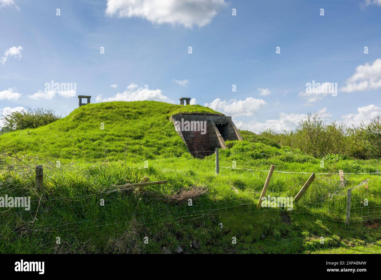 Die Überreste des Radarsenderblocks der RAF Northam Radarstation, die im heutigen Northam Burrows Country Park während des Zweiten Weltkriegs stationiert war, um deutsche Flugzeuge in Devon, England zu erkennen. Stockfoto