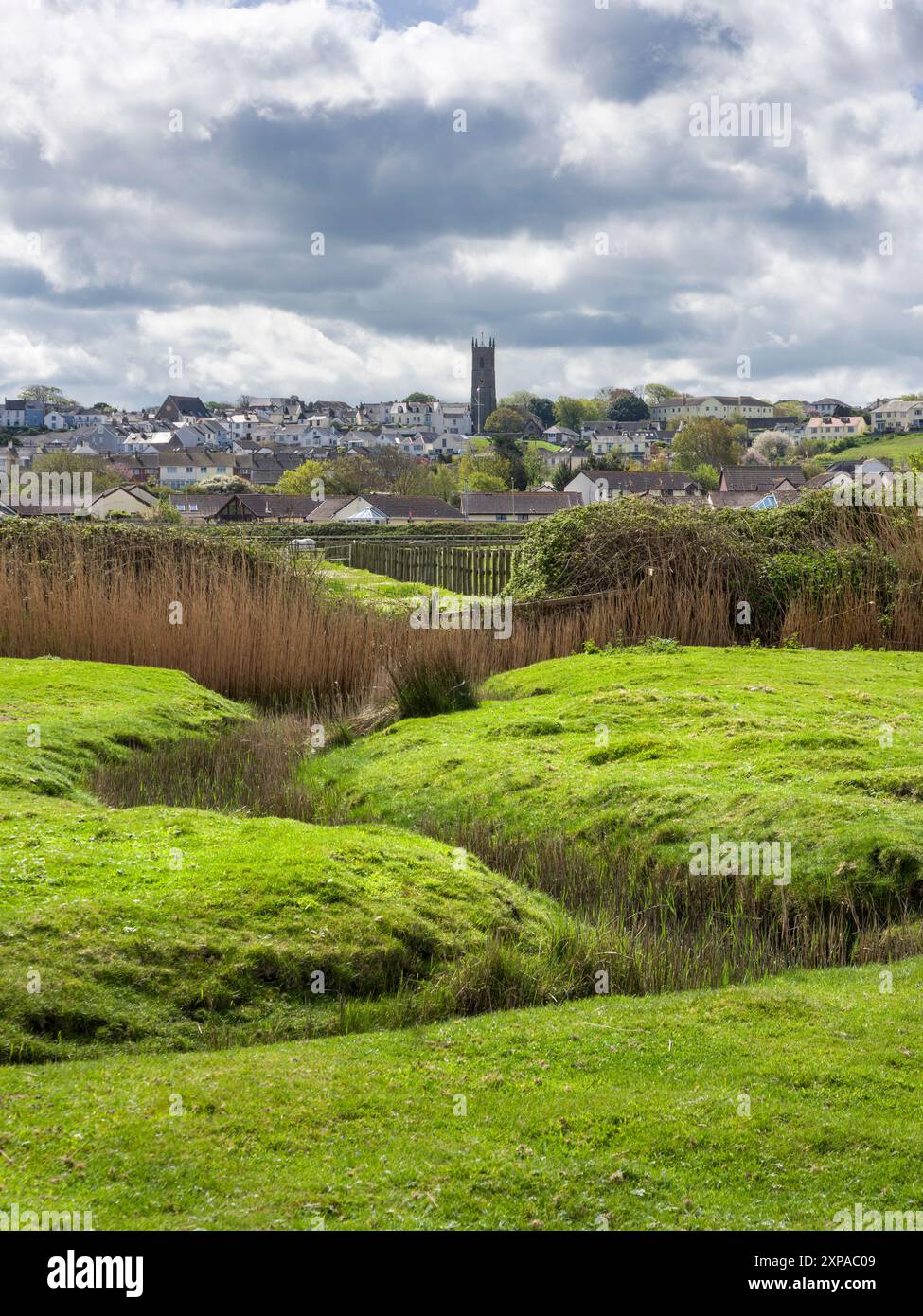 Das Dorf Northam aus dem Northam Burrows Country Park, England. Stockfoto