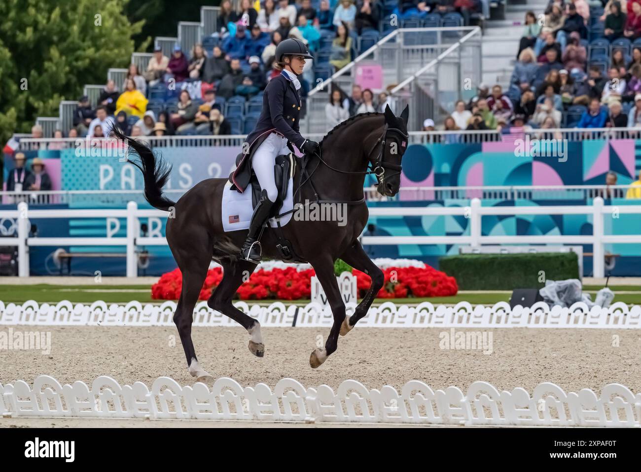 Paris, Ile de France, Frankreich. Juli 2024. CAROLINE PAMUKCU (USA) reitet HSH BLAKE in der Dressur des Pferdes bei den Olympischen Spielen 2024 in Versailles in Paris. (Kreditbild: © Walter Arce/ZUMA Press Wire) NUR REDAKTIONELLE VERWENDUNG! Nicht für kommerzielle ZWECKE! Stockfoto
