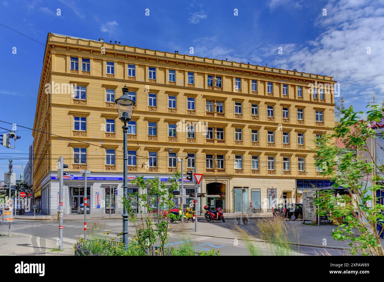 Haus Taborstraße 18, ehemaliges Grand Hotel National, erbaut 1873 von Ludwig Förster und Theophil Hansen, heute Wohnhaus // Wien, Taborstraße 18, fo Stockfoto