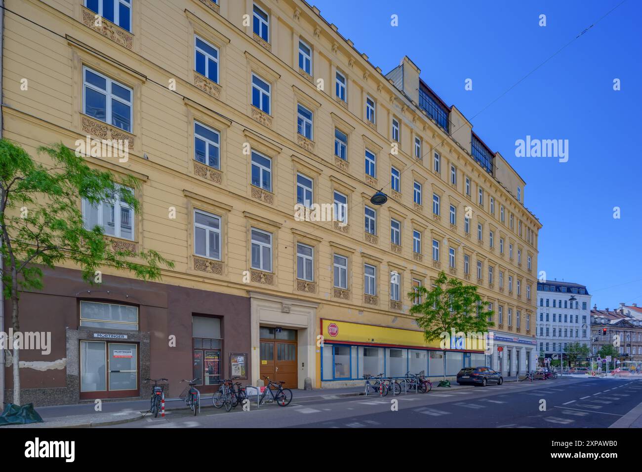 Haus Taborstraße 18, ehemaliges Grand Hotel National, erbaut 1873 von Ludwig Förster und Theophil Hansen, heute Wohnhaus // Wien, Taborstraße 18, fo Stockfoto