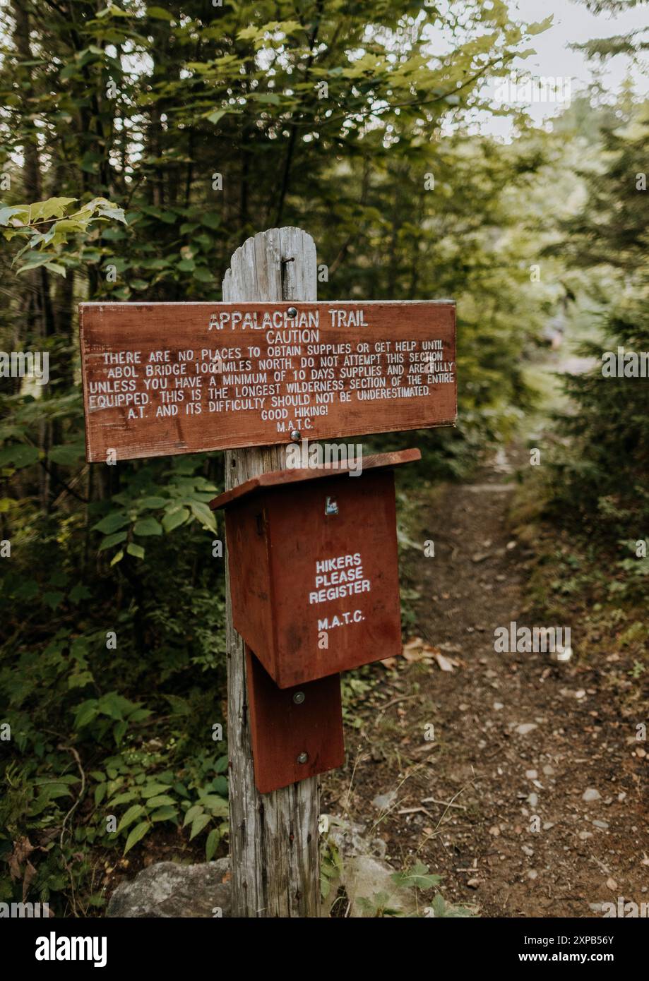 Schilder warnen Wanderer zu Beginn der 100 km langen Wildnis, Appalachian Trail Stockfoto