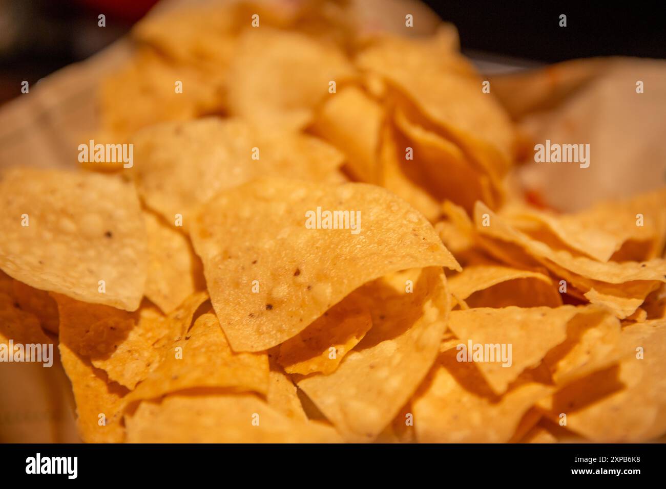 Frisch gebratene Chips für Salsa Stockfoto