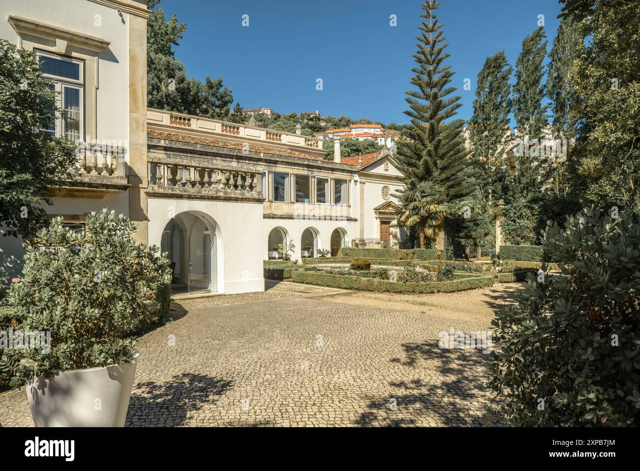 Quinta das Lágrimas befindet sich in einem Palast aus dem 18. Jahrhundert mit Gartenanlagen in der portugiesischen Stadt Coimbra, Portugal. Stockfoto