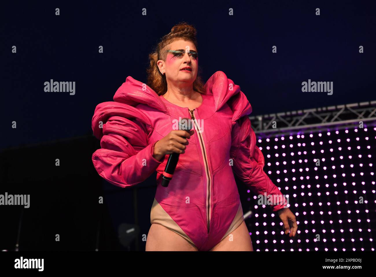 UK. August 2024. BRIGHTON, ENGLAND – 4. AUGUST: Pfirsiche (Merrill Nisker) treten am 4. August 2024 in Brighton und Hove Pride in Preston Park auf. CAP/MAR © MAR/Capital Pictures Credit: Capital Pictures/Alamy Live News Stockfoto