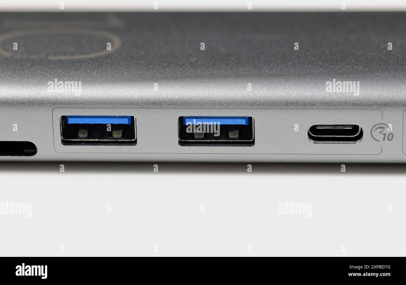 Hochleistungs-USB3 Typ A und Typ C an der Dockingstation des neuen Premium-Notebook-Modells. Stockfoto