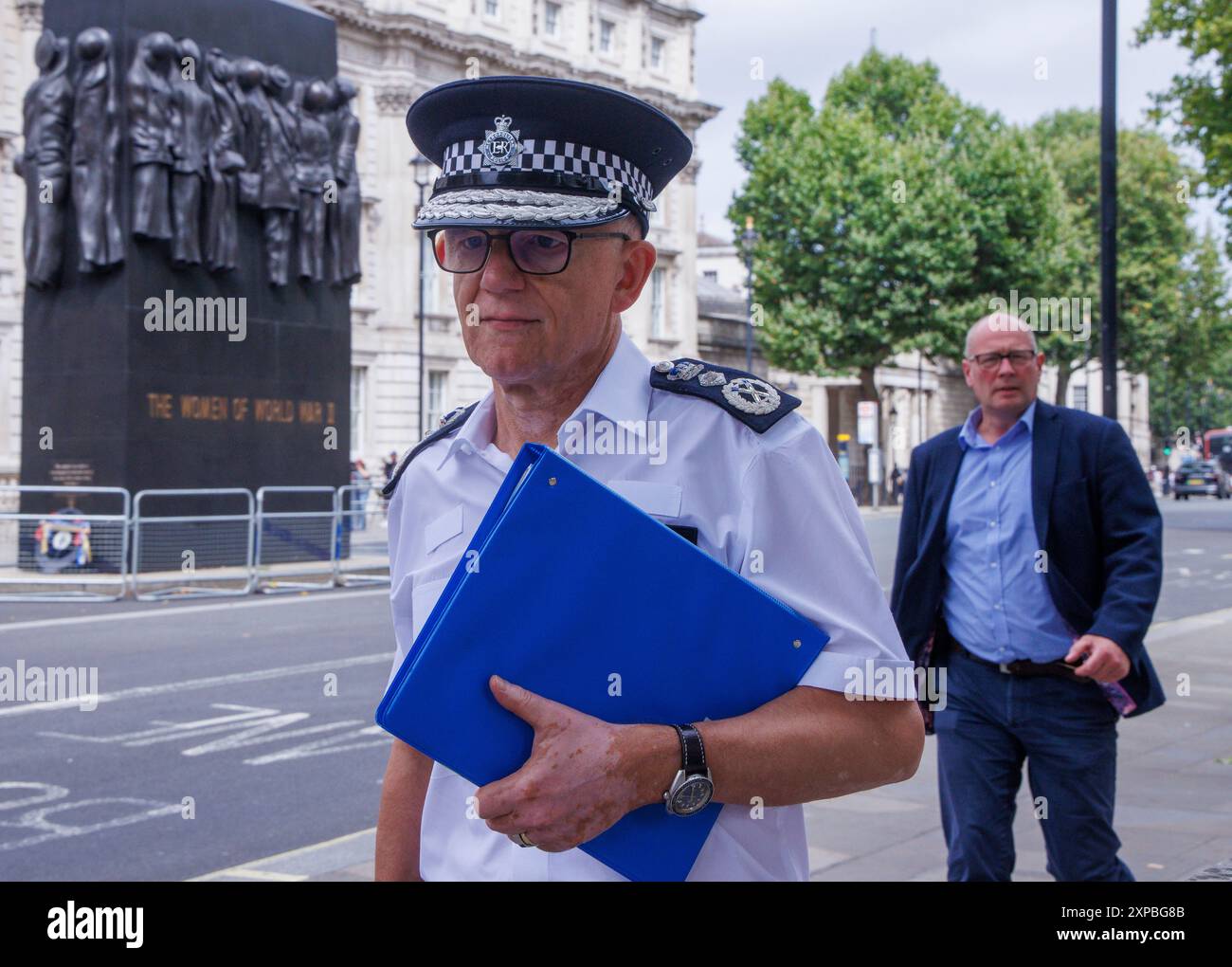 London, Großbritannien. August 2024. Sir Mark Rowley, Polizeikommissar der Metropolis, nimmt an einer COBRA-Sitzung im Kabinettsbüro Teil. Sie werden die jüngsten Unruhen in Großbritannien diskutieren. Keir Starmer leitet das Treffen mit dem Innenminister, dem Justizminister und den Polizeichefs. Quelle: Karl Black/Alamy Live News Stockfoto