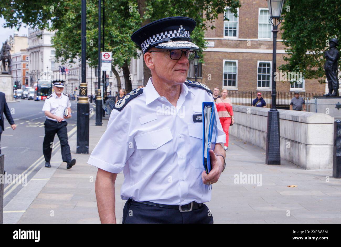 London, Großbritannien. August 2024. Sir Mark Rowley, Polizeikommissar der Metropolis, nimmt an einer COBRA-Sitzung im Kabinettsbüro Teil. Sie werden die jüngsten Unruhen in Großbritannien diskutieren. Keir Starmer leitet das Treffen mit dem Innenminister, dem Justizminister und den Polizeichefs. Quelle: Karl Black/Alamy Live News Stockfoto