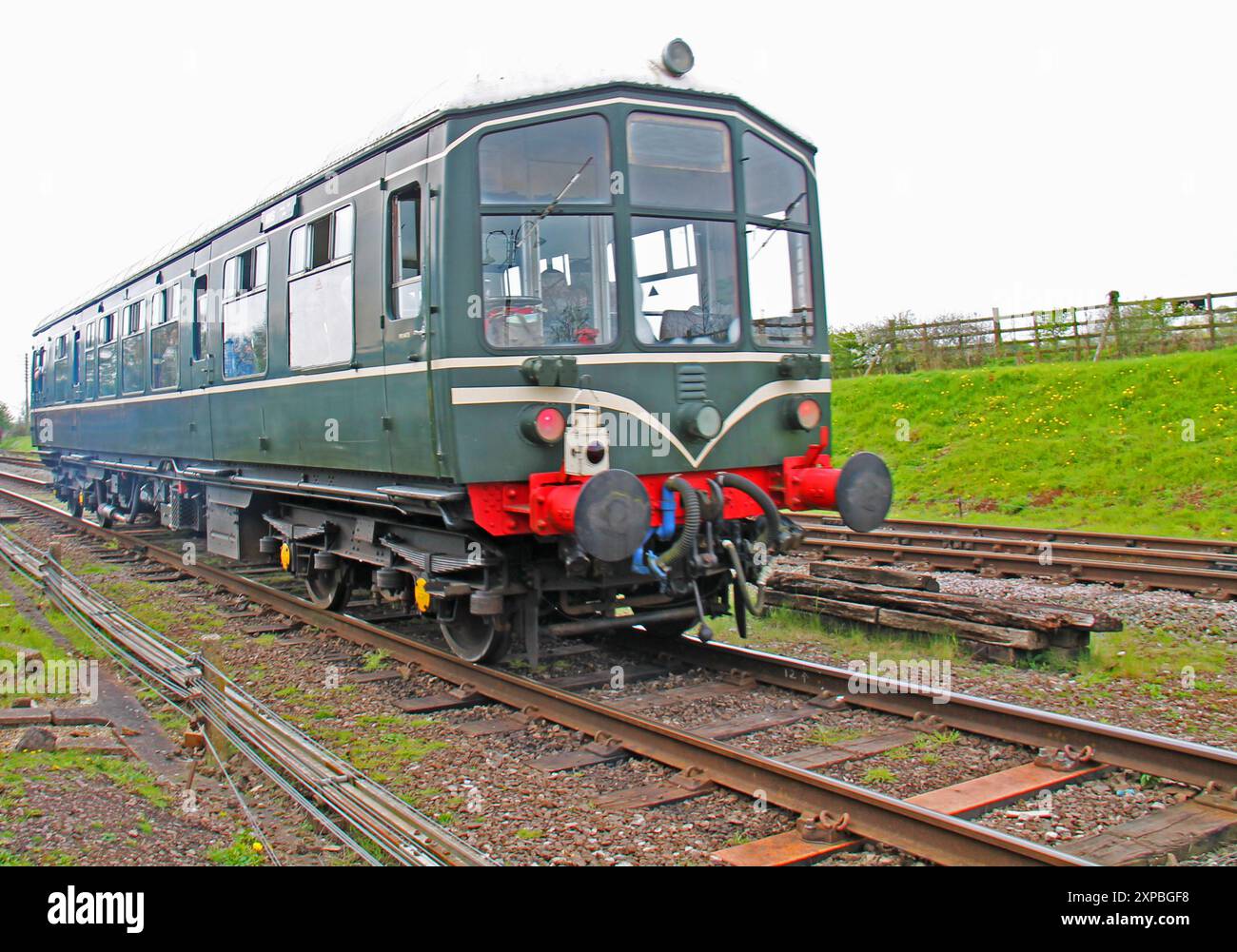 Das Heck eines Oldtimer-Dieseltriebwagenzuges. Stockfoto