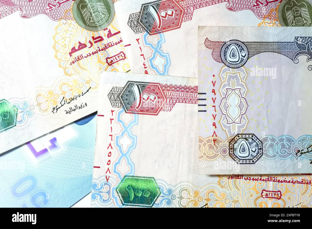 Nahaufnahme Dirhams Währung, AED, Banknote und Münzen, Vereinigte Arabische Emirate Stockfoto