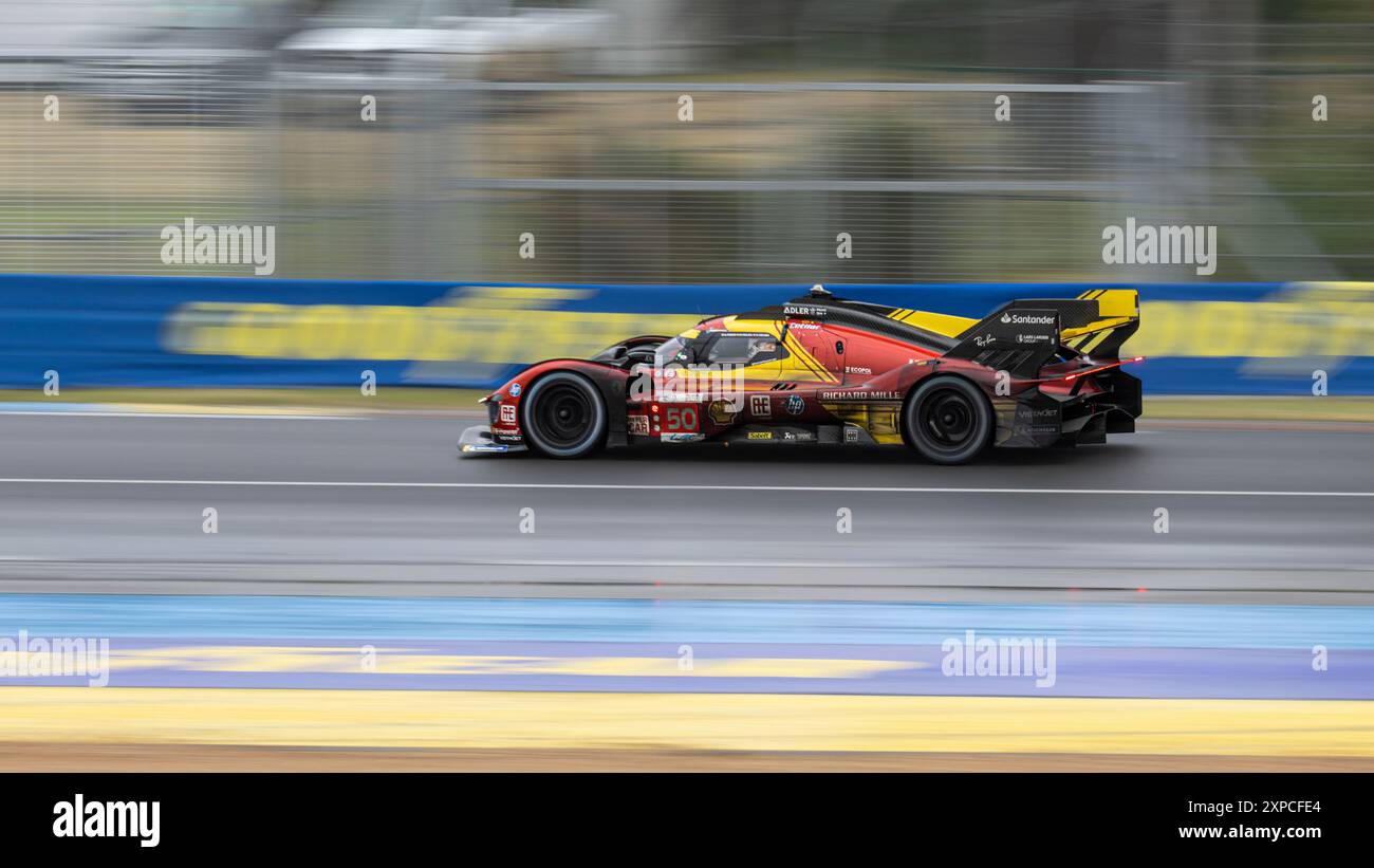 Das Rennen gewann Ferrari 499P beim 24-Stunden-Rennen in Lemans Stockfoto