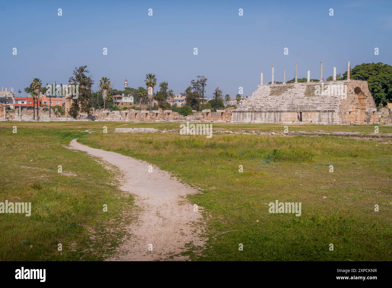 Der Wanderweg und das hippodrom befinden sich im Tyre hippodrom, einer antiken UNESCO-archäologischen Stätte aus römischer Zeit, in Sour, Libanon. Stockfoto