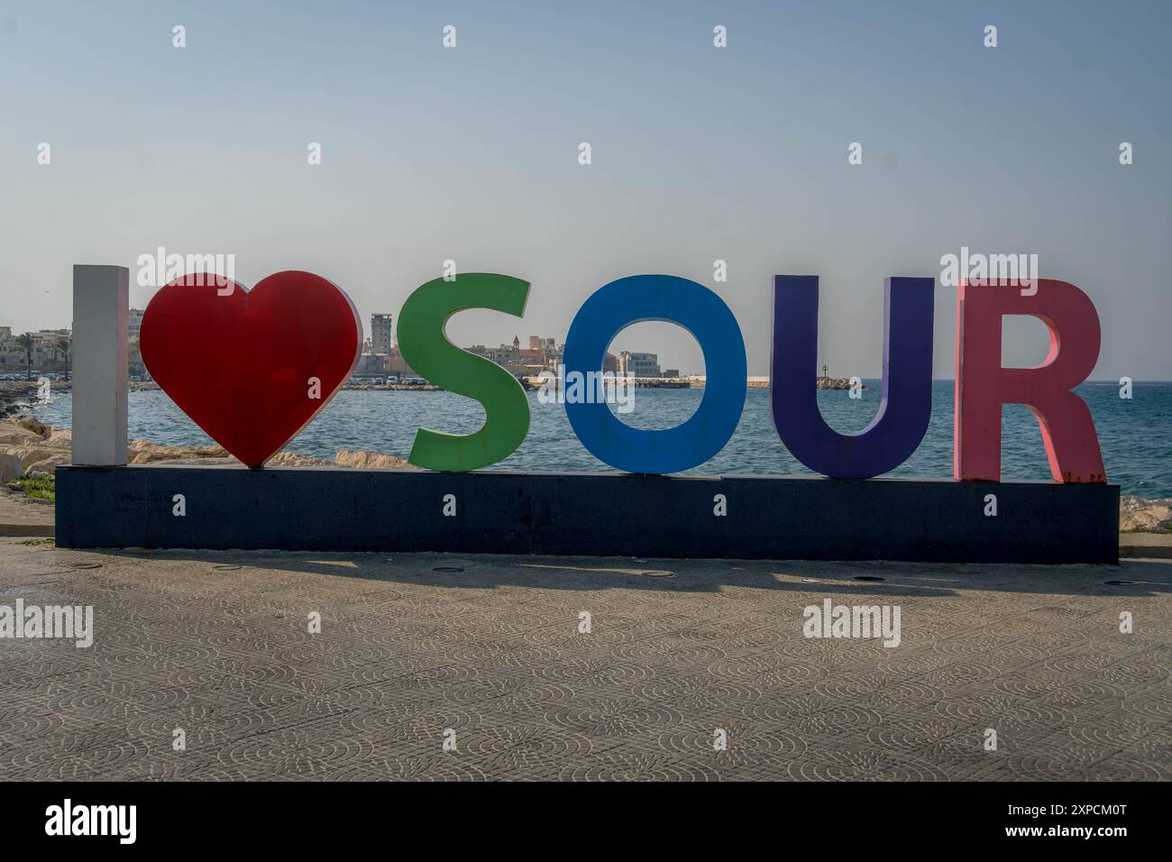 Das Seufzen „I love Sour“ in der Stadt Sour (Tyrus), Südlibanon, nahe der libanesisch-israelischen Grenze. Stockfoto