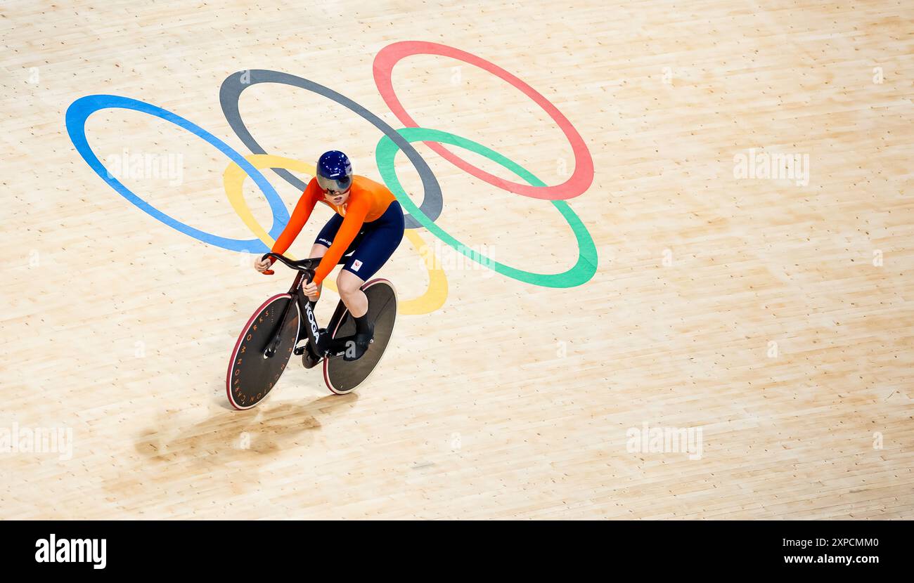 Paris, Frankreich. August 2024. SAINT-QUENTIN-EN-YVELINES - Hetty van de Wouw während der Qualifikation des Teams Sprintbahn Radfahren im Velodrome bei den Olympischen Spielen. ANP IRIS VAN DEN BROEK Credit: ANP/Alamy Live News Stockfoto