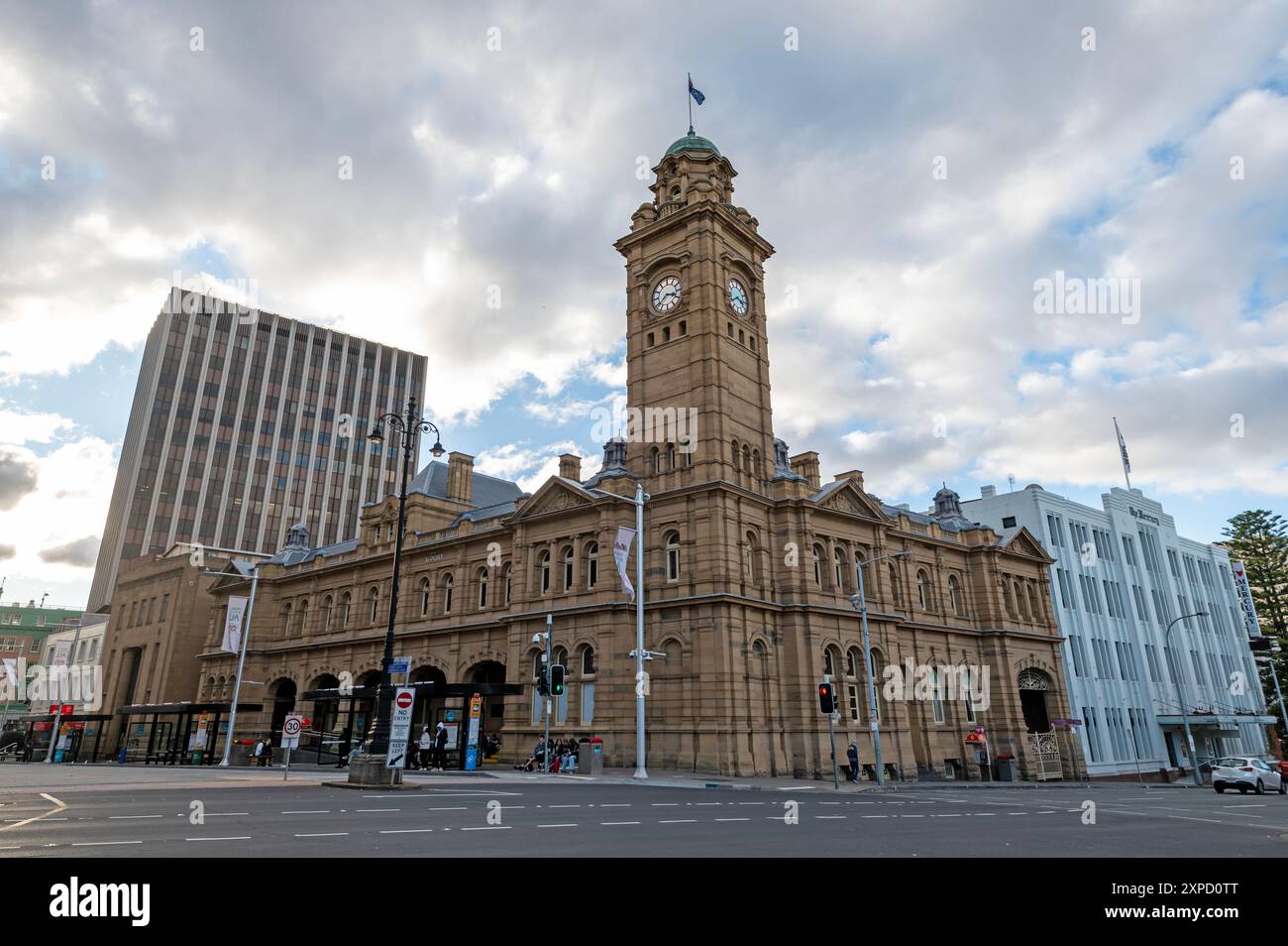 Das Hauptpostamt von Hobart, genannt „Australia Post“, ist ein Wahrzeichen an der Ecke Elizabeth Street und Macquarie Street in Hobart, Ta Stockfoto