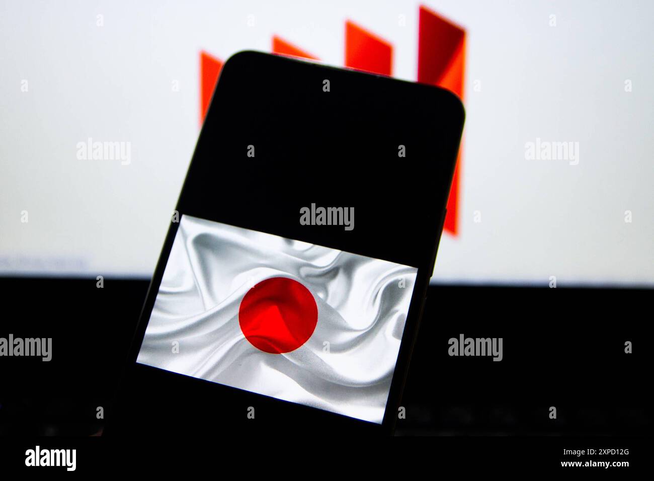 Herbst an der tokioter Börse in japan Sao Paulo SP, 08/05/2024 - Fall/on/Stock/Stock/values/tokio/japan - die tokioter Börse hat seit Freitag einen Rückgang verzeichnet und heute ist der Nikkei-Index um 12,4 % gefallen. der größte Rückgang an der japanischen Börse seit nur einem Tag und der schlimmste Rückgang seit dem Rückgang um 14,9 % am 20. Oktober 1987. Die tokioter Börse ist einer der am stärksten betroffenen Märkte. Kreatives Bild mit dem Logo der Tokioter Börse und der Flagge Japans auf dem Handy- und Notebook-Bildschirm, diesen Montag, 05. Foto: Adriana Toffetti/ATO Press/IMAGO GERAL F Stockfoto
