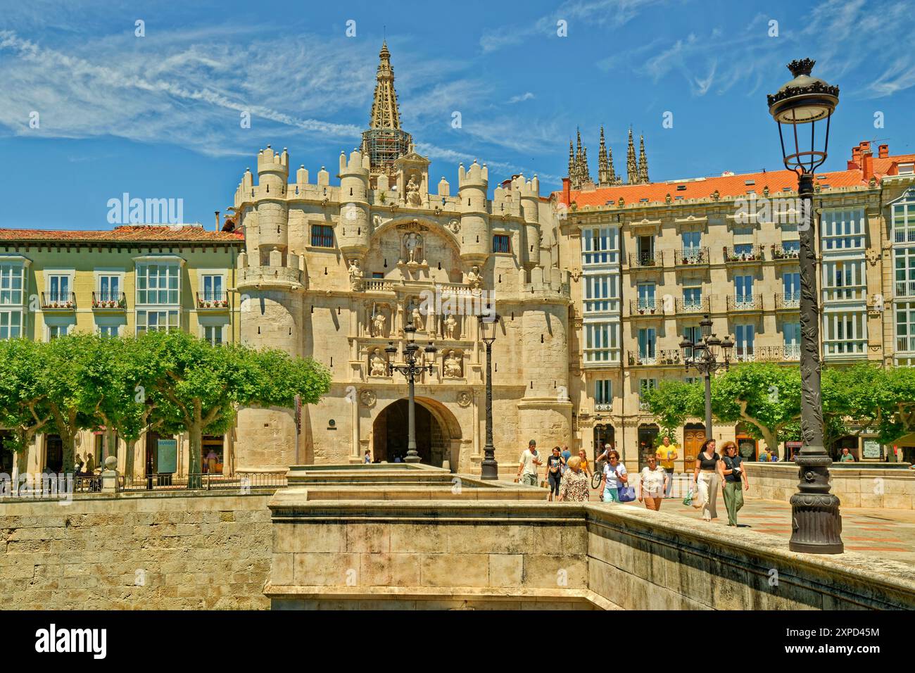 Arco de Santa Maria, St. Marienbogen, einer der Eingänge zur Kathedrale Santa Maria in Burgos, Provinzhauptstadt der Region Kastilien & Leon in Spanien. Stockfoto