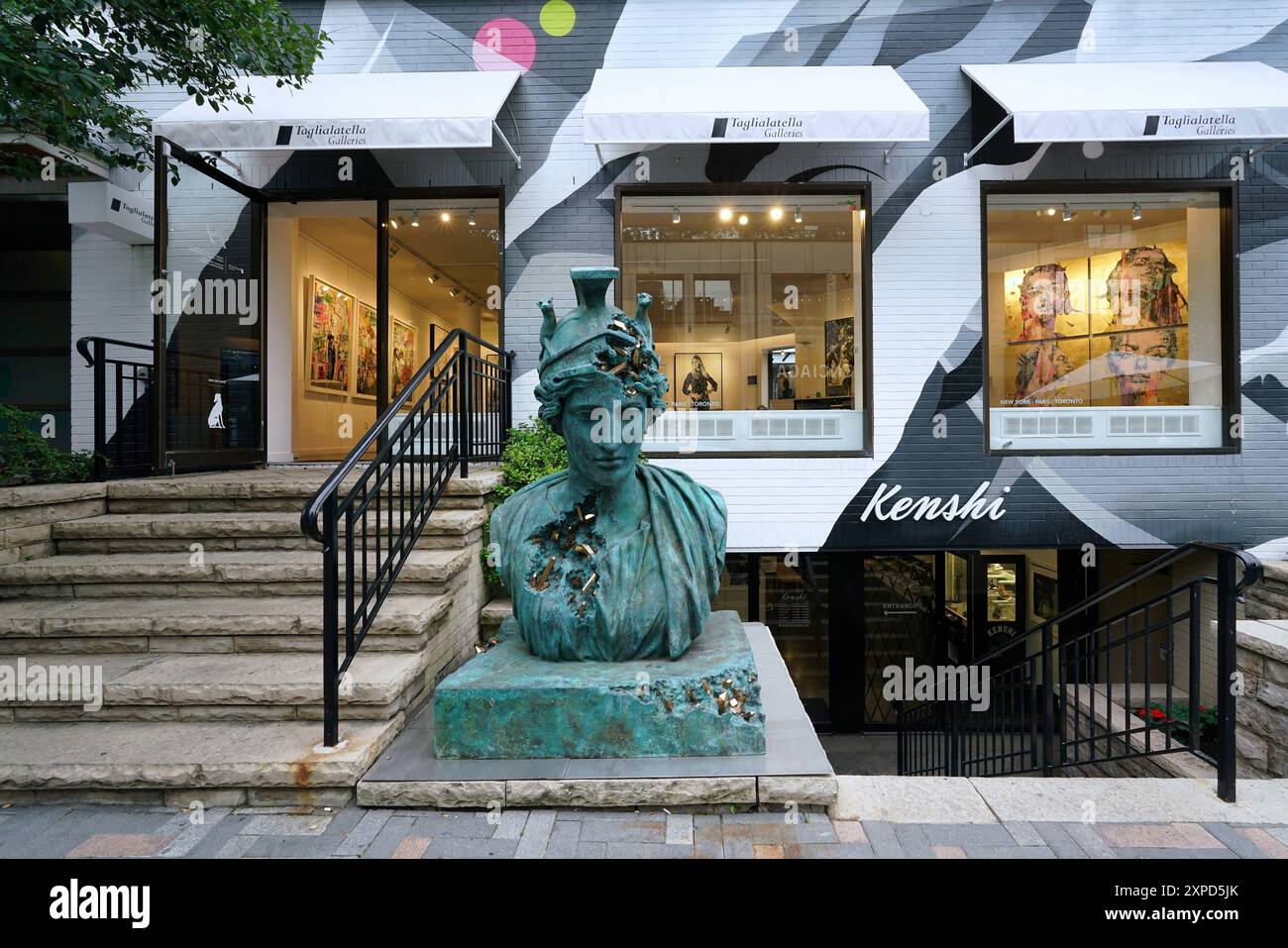 Laden, in dem moderne Kunstobjekte verkauft werden, im Yorkville-Viertel von Toronto Stockfoto