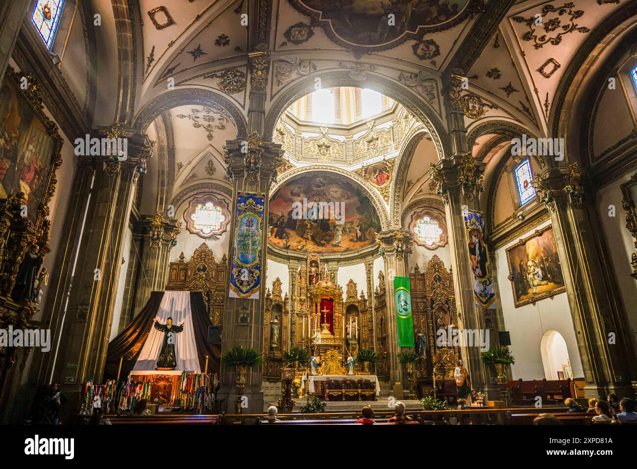 San Juan Bautista Coyoacán Parish, eines der wichtigsten touristischen Zentren in Mexiko-Stadt...(Foto: Luis Gutierrez Norte) Parroquia San Juan Bautista Coyoacán , Centro Turísticos más importantes de la Ciudad de México.​..(Foto: Luis Gutierrez Norte) Stockfoto