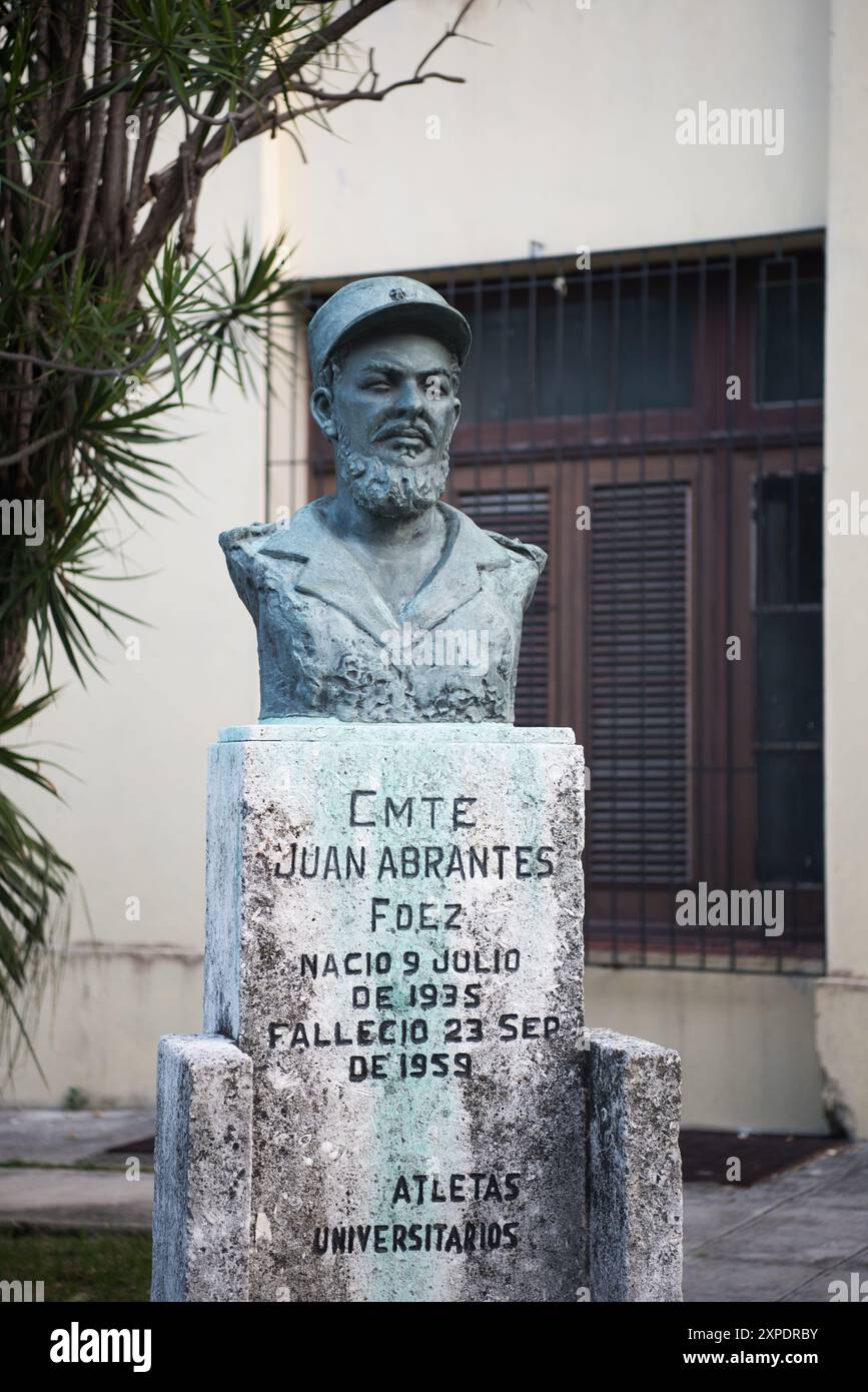 Eine Statue von Juan Abrantes Fernández, einem kubanischen Militanten und einem der Gründer der Revolutionären Direktion der 13. März-Bewegung. Stockfoto