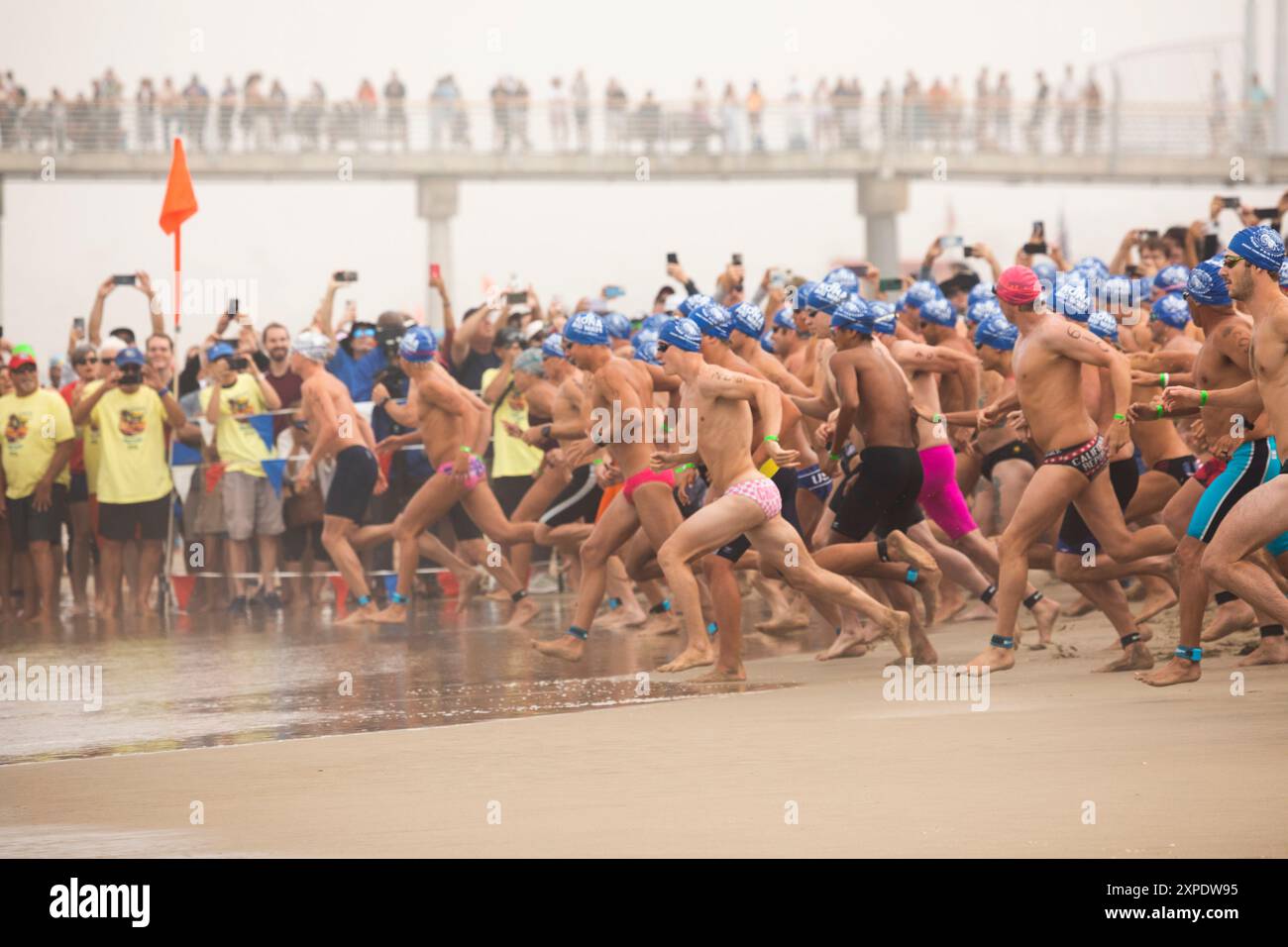 Dwight Crum Pier-to-Pier Swim, Ausgangspunkt in der Nähe von Hermosa Pier, International Surf Festival, Kalifornien, Vereinigte Staaten von Amerika Stockfoto