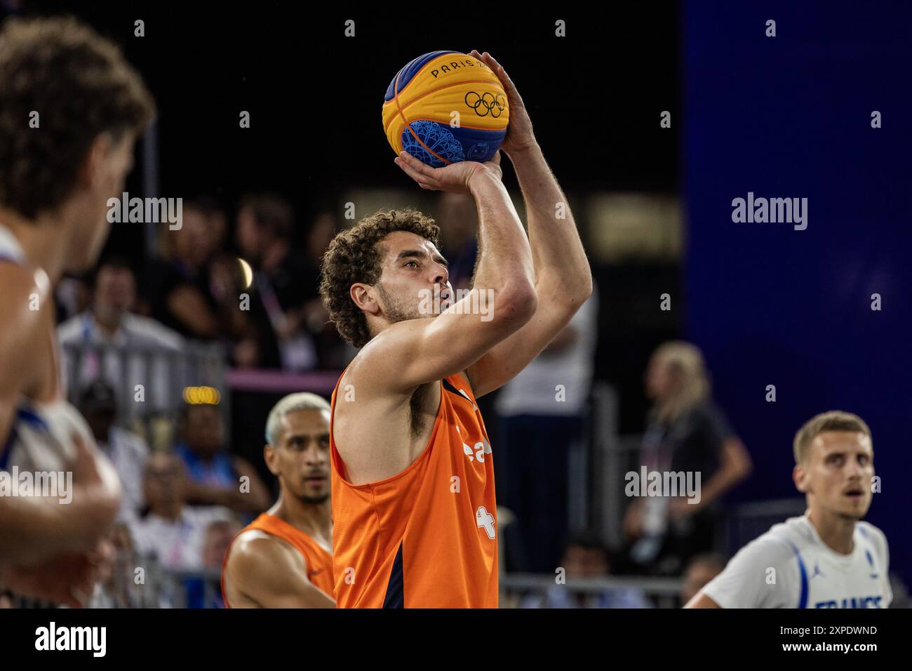 Paris, Frankreich. August 2024. PARIS - Jan Driessen im 3x3-Basketballfinale zwischen den Niederlanden und Frankreich auf dem Place de la Concorde während der Olympischen Spiele. ANP REMKO DE WAAL Credit: ANP/Alamy Live News Stockfoto