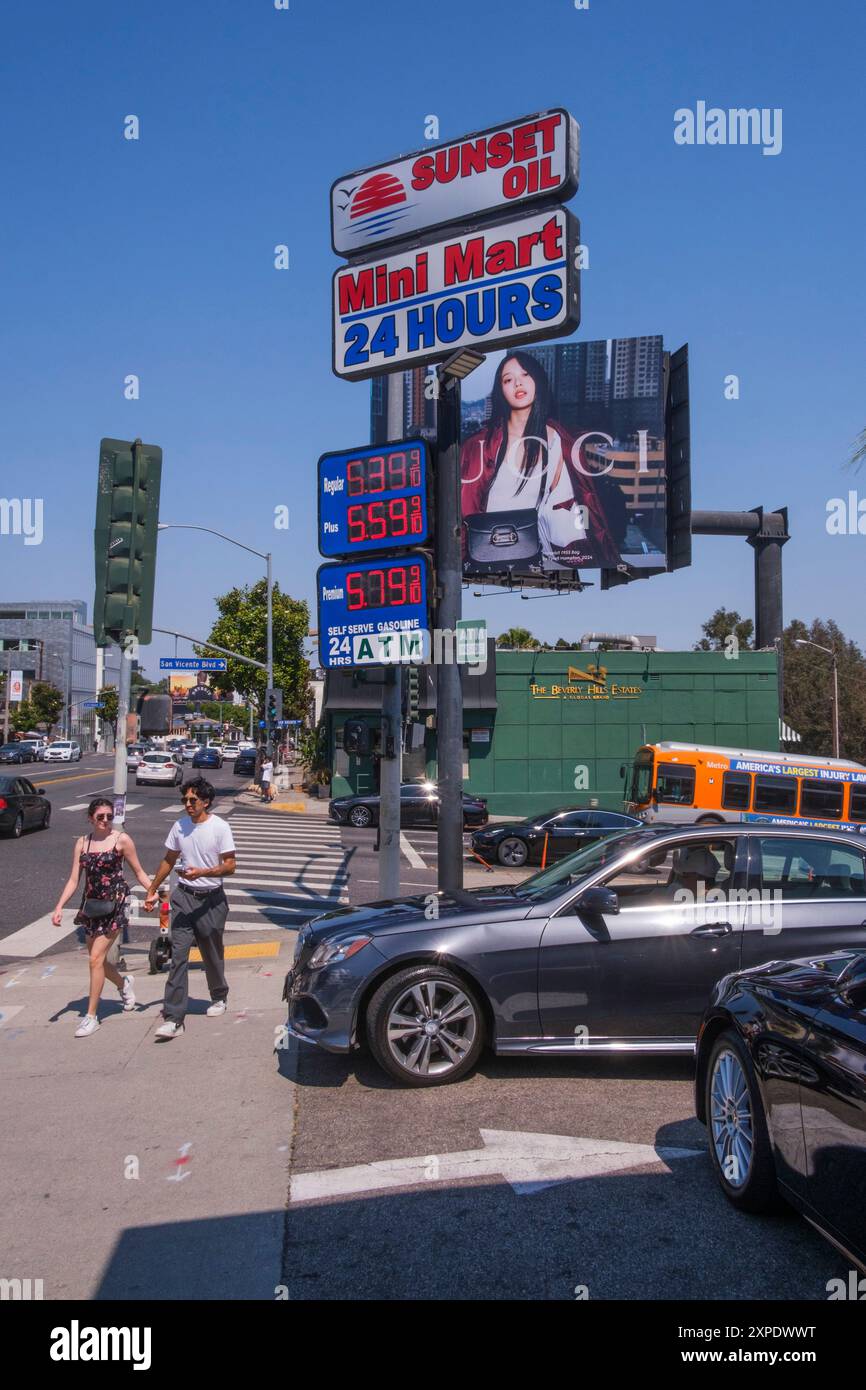 Tankstelle in San Vicente und Sunset Boulevard, Los Angeles, Kalifornien, Vereinigte Staaten von Amerika Stockfoto