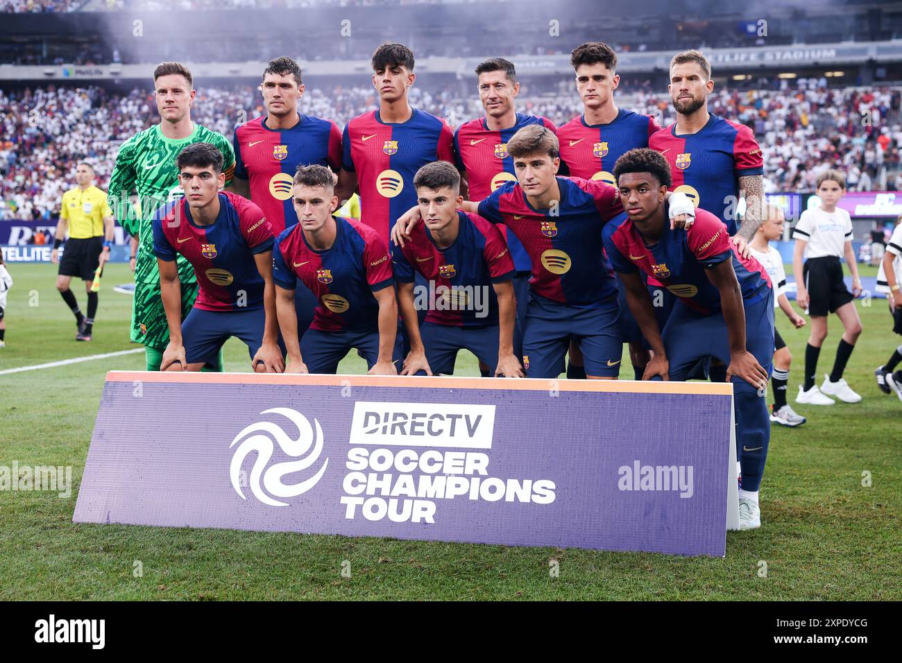 3. August 2024: East Rutherford, NJ, USA; Barcelona steht für ein Teamfoto während des Vorspiels eines internationalen Freundschaftsspiels gegen Real Madrid im MetLife Stadium. (Ariel Fox/Bild des Sports) Stockfoto