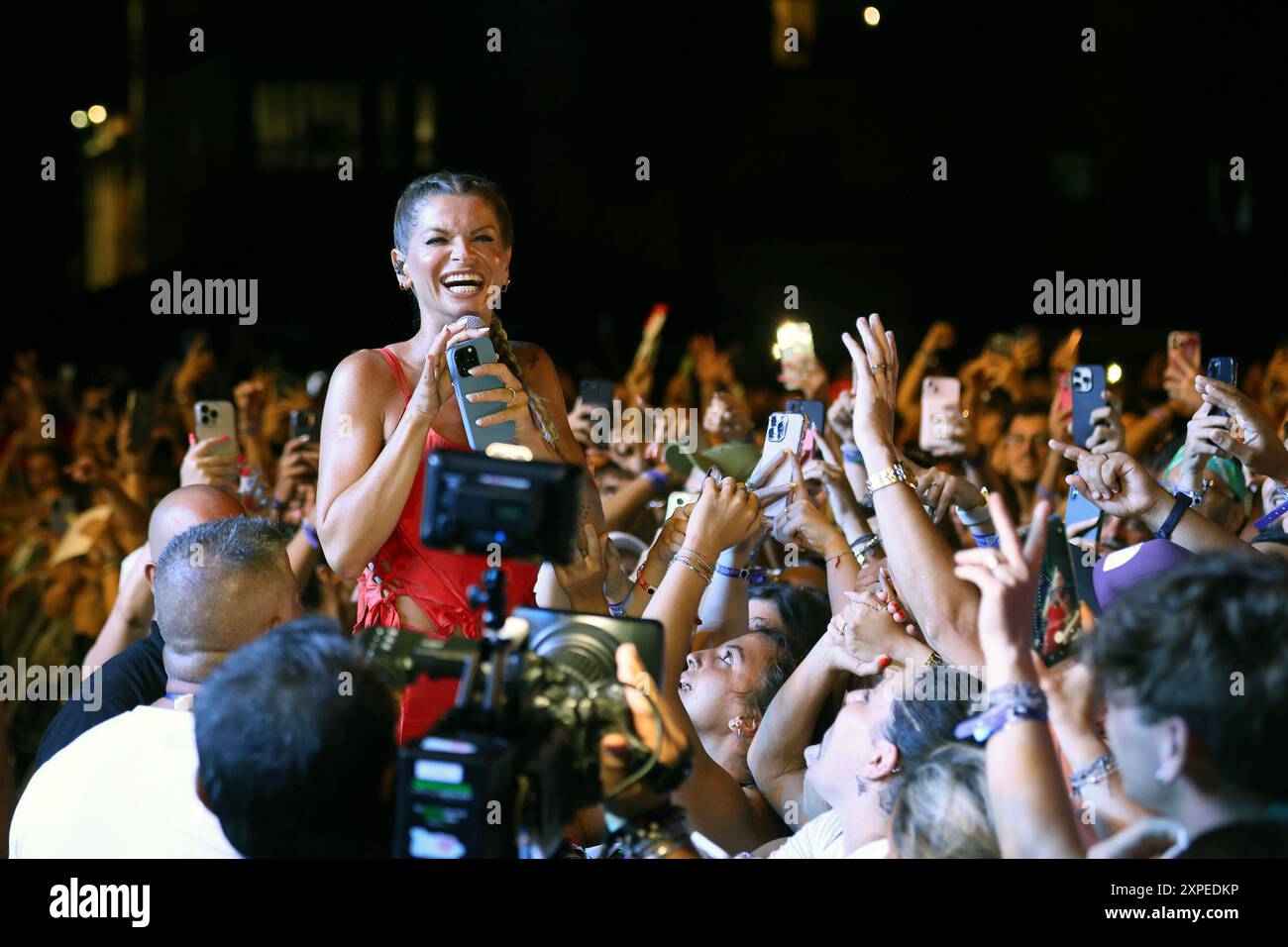 Auf dem Foto trat Alessandra Amoroso beim Green Valley Pop fest auf, einem Radio 105 Event in Trapani, Delirious Fans Stockfoto